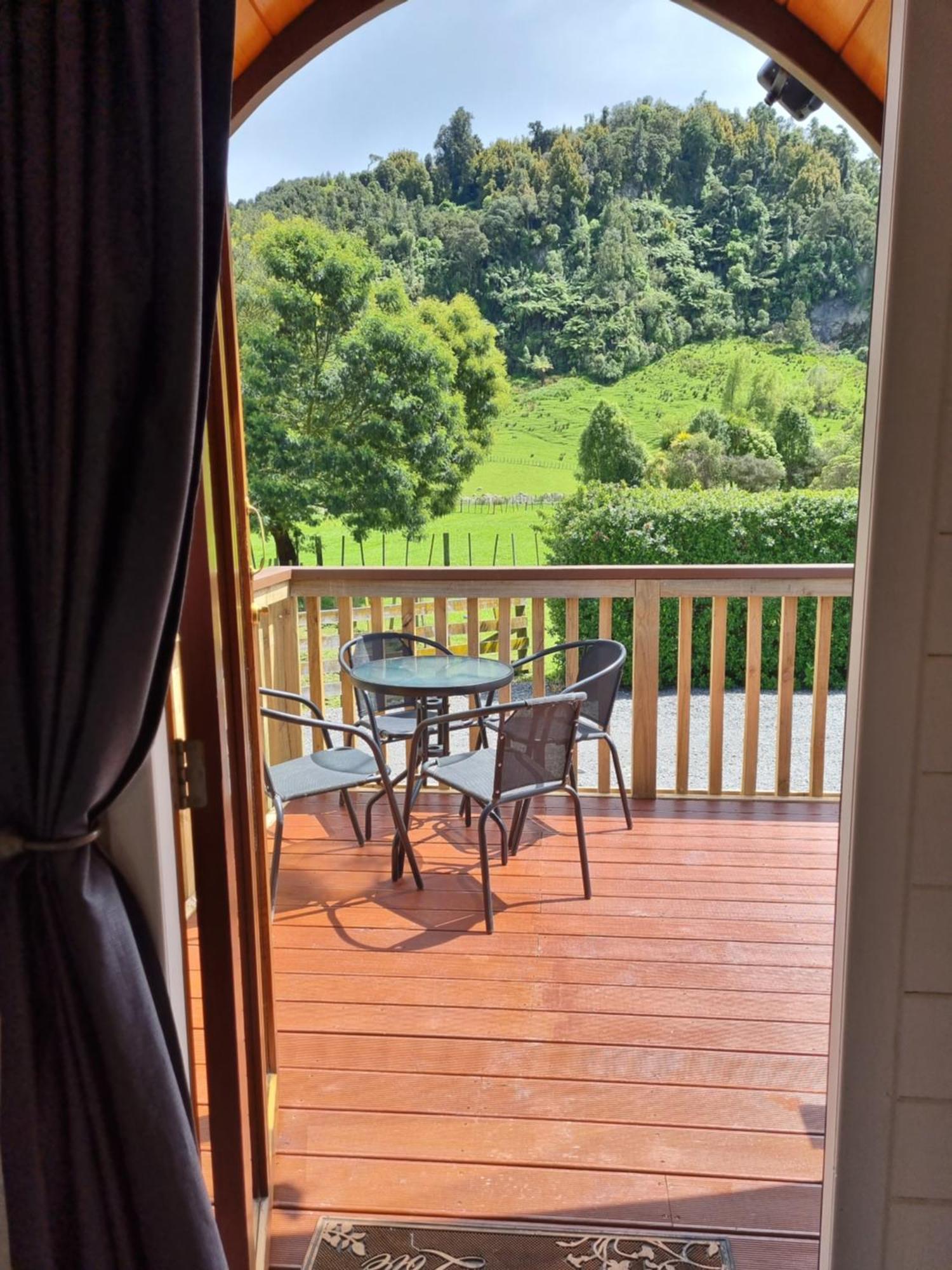 Flat Hills Tourist Park Hotel Ruahine Стая снимка